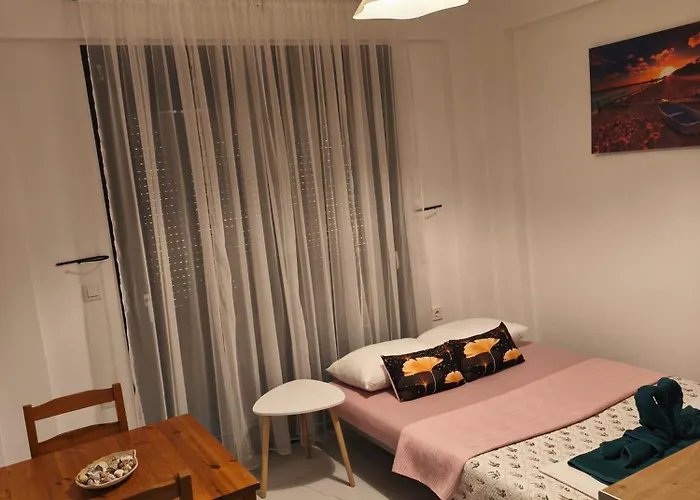 Mitko Apartment Ofrínion
